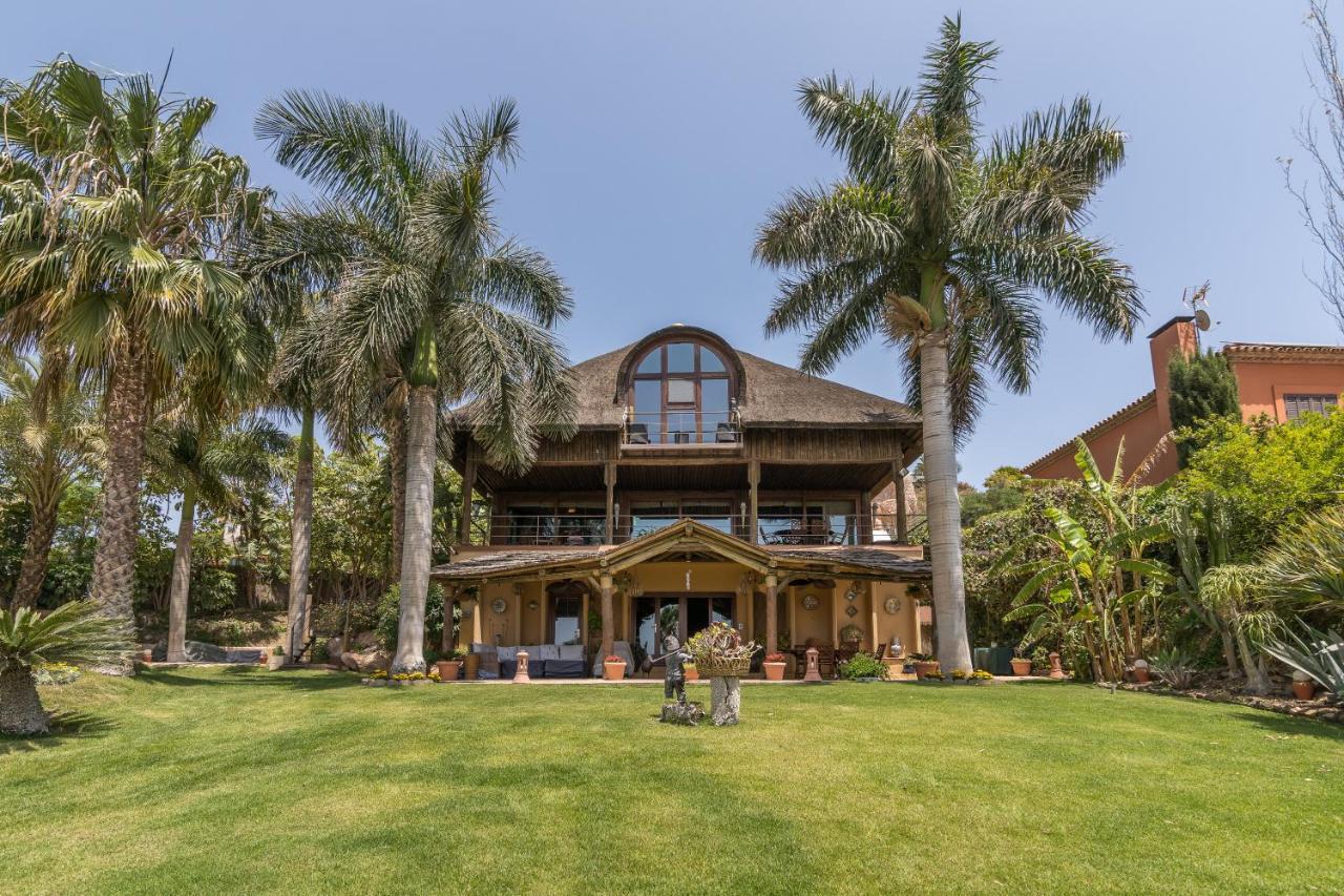 Indonesian Palace Luxurious Boutique Villa *