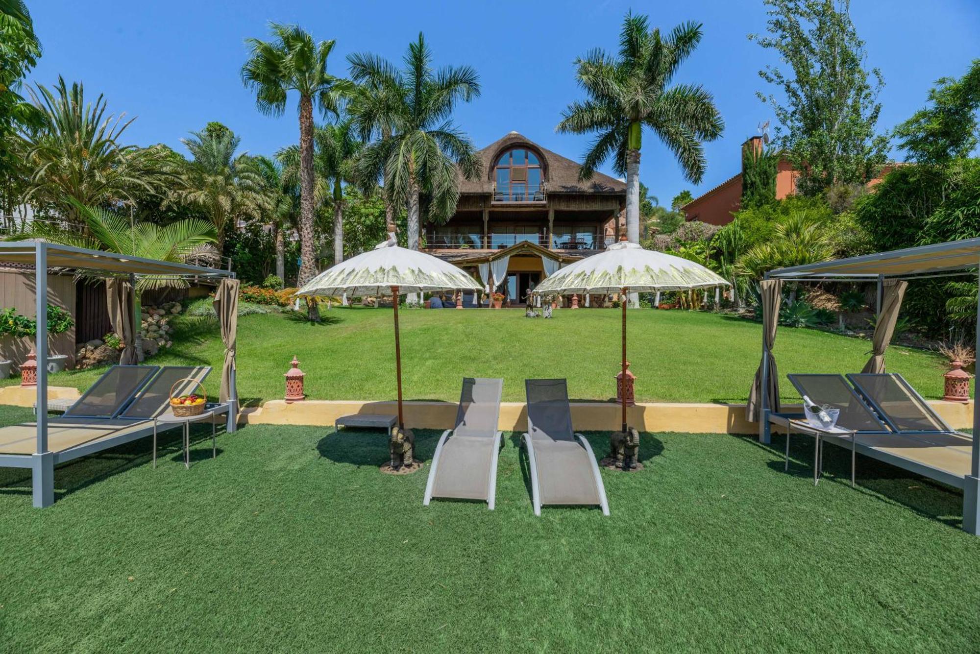 Indonesian Palace Luxurious Boutique Villa *